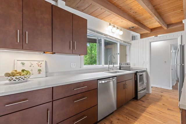 7337 N Seneca ROAD, Fox Point, WI 53217