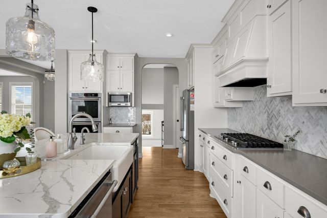 18950 49th Avenue N, Plymouth, MN 55446