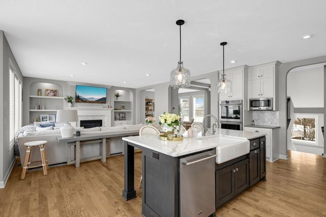 18950 49th Avenue N, Plymouth, MN 55446