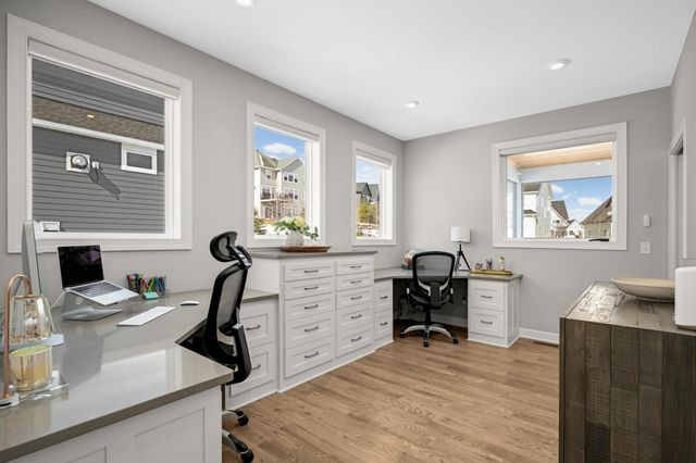 18950 49th Avenue N, Plymouth, MN 55446