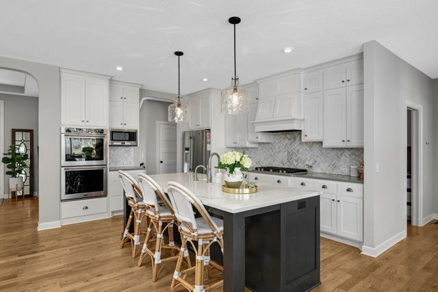 18950 49th Avenue N, Plymouth, MN 55446