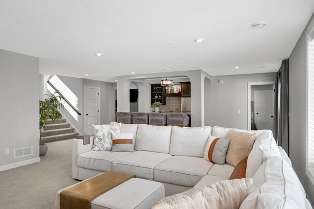 18950 49th Avenue N, Plymouth, MN 55446