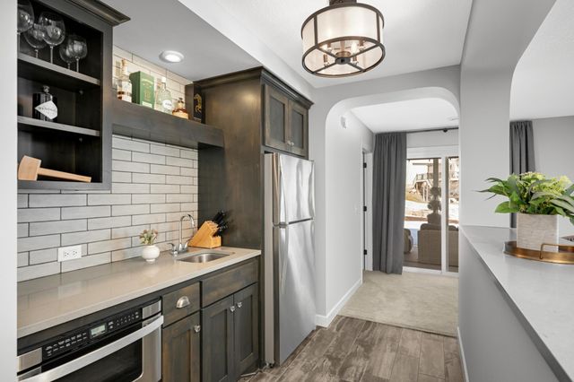 18950 49th Avenue N, Plymouth, MN 55446