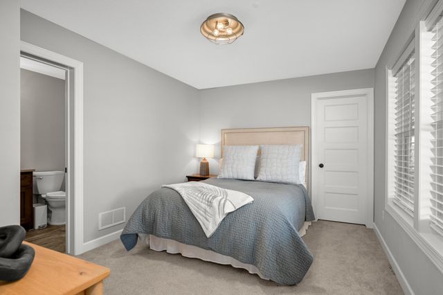 18950 49th Avenue N, Plymouth, MN 55446