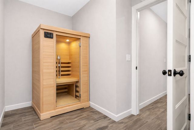 18950 49th Avenue N, Plymouth, MN 55446