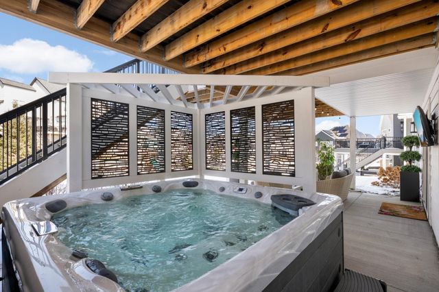 18950 49th Avenue N, Plymouth, MN 55446