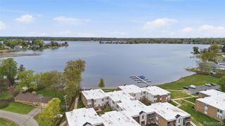 1671 Cass Lake Road C, Keego Harbor, MI 48320