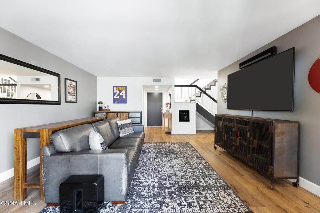 Image 36 of property listing at 2513 Radford Court, Simi Valley, CA 93063