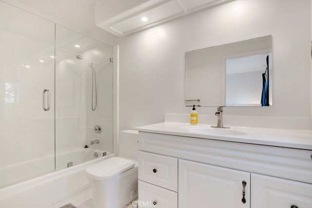 5038 Durant Court, Oak Park, CA 91377