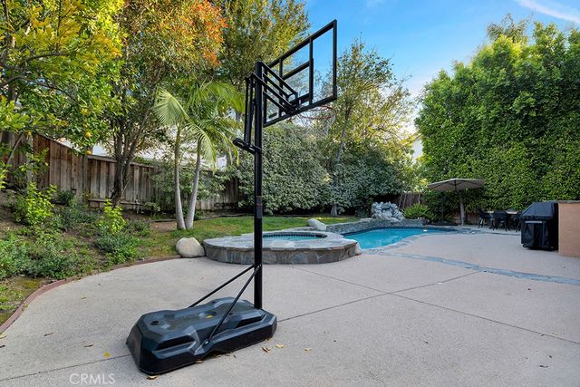 5038 Durant Court, Oak Park, CA 91377