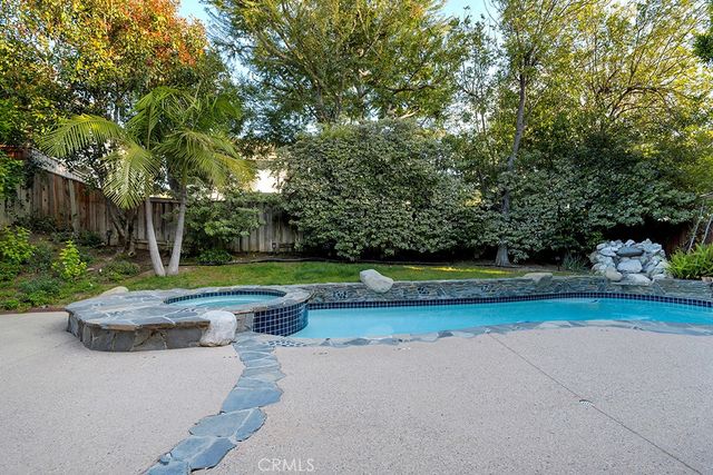 5038 Durant Court, Oak Park, CA 91377