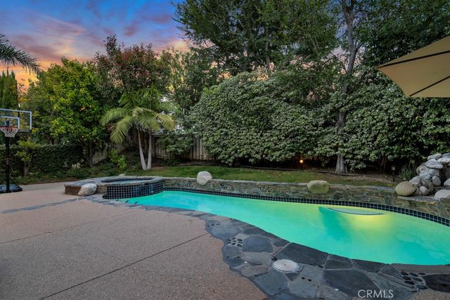 5038 Durant Court, Oak Park, CA 91377