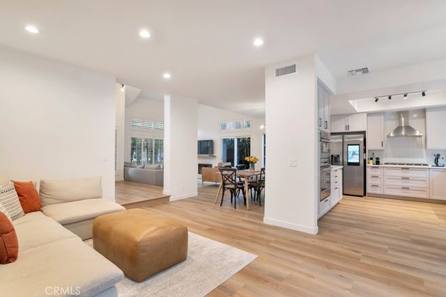 5038 Durant Court, Oak Park, CA 91377