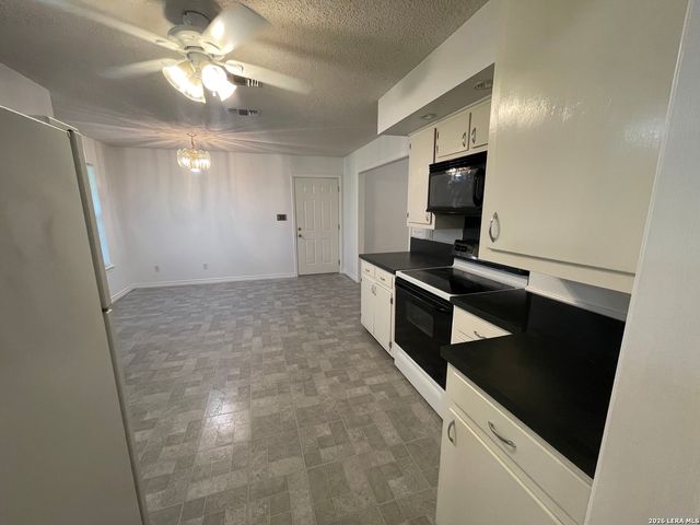1640 Lonesome, Canyon Lake, TX 78133
