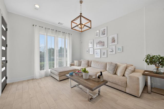 1712 Schweikhardt Street, Houston, TX 77020