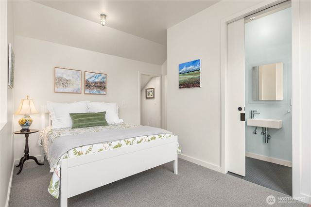 4670 Flying Goat Avenue NE, Bainbridge Island, WA 98110