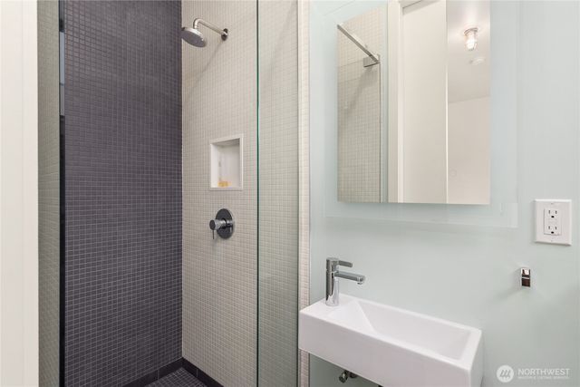 4670 Flying Goat Avenue NE, Bainbridge Island, WA 98110
