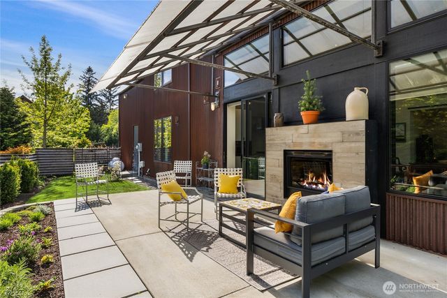 4670 Flying Goat Avenue NE, Bainbridge Island, WA 98110