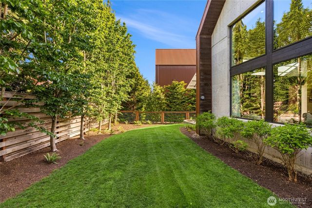 4670 Flying Goat Avenue NE, Bainbridge Island, WA 98110