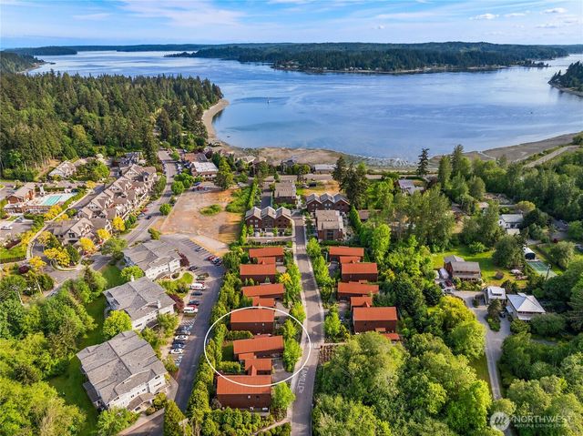 4670 Flying Goat Avenue NE, Bainbridge Island, WA 98110