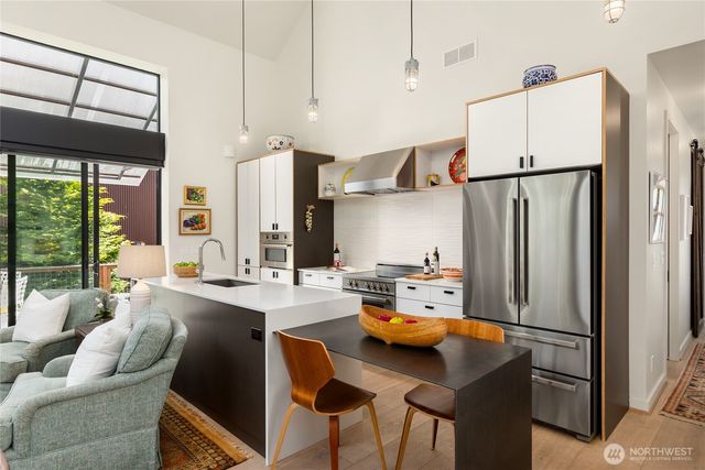 4670 Flying Goat Avenue NE, Bainbridge Island, WA 98110