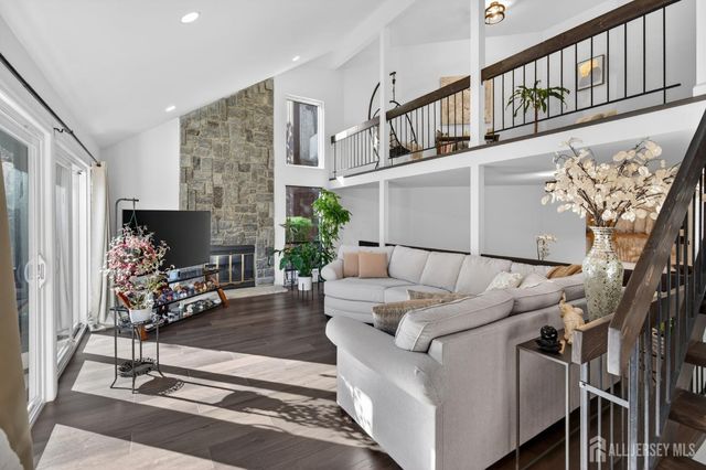 66 Kingsberry Drive, Franklin, NJ 08873