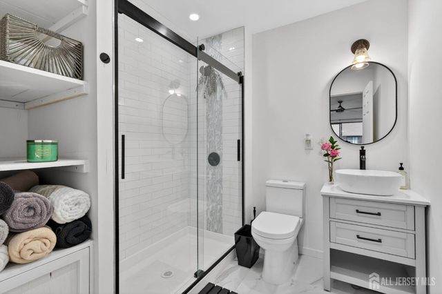 66 Kingsberry Drive, Franklin, NJ 08873