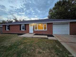 7304 Montclair Avenue, Godfrey, IL 62035