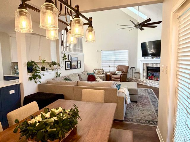 3110 Leesburg Sq, Pensacola, FL 32504