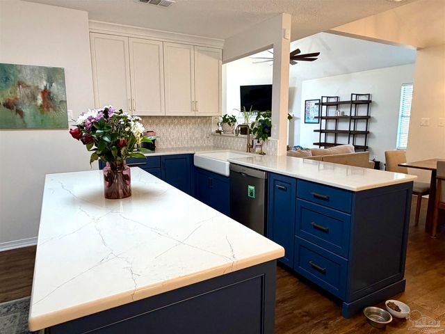 3110 Leesburg Sq, Pensacola, FL 32504