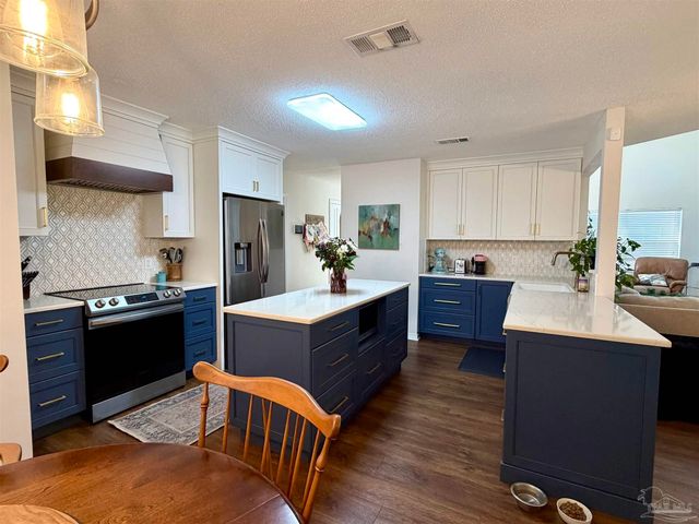 3110 Leesburg Sq, Pensacola, FL 32504