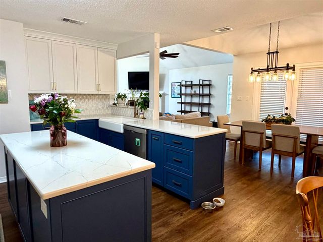 3110 Leesburg Sq, Pensacola, FL 32504