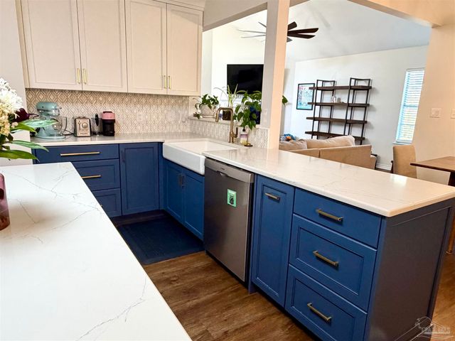 3110 Leesburg Sq, Pensacola, FL 32504