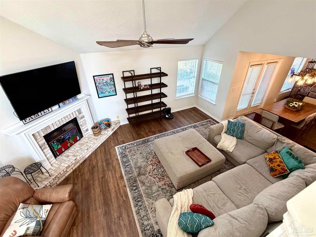 3110 Leesburg Sq, Pensacola, FL 32504