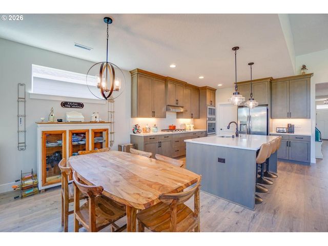 1016 N 44TH Pl, Ridgefield, WA 98642