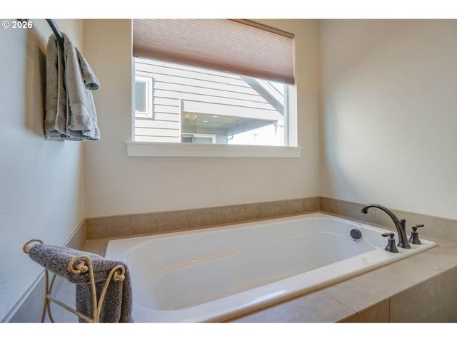1016 N 44TH Pl, Ridgefield, WA 98642