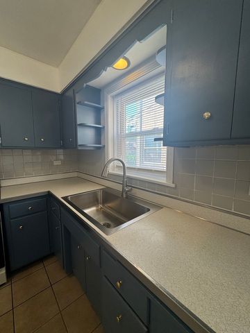 5452 N Central Avenue 1, Chicago, IL 60630