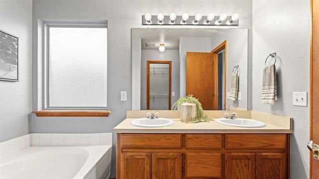 10636 NW 34th Terrace, Yukon, OK 73099