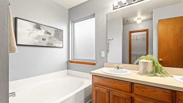 10636 NW 34th Terrace, Yukon, OK 73099