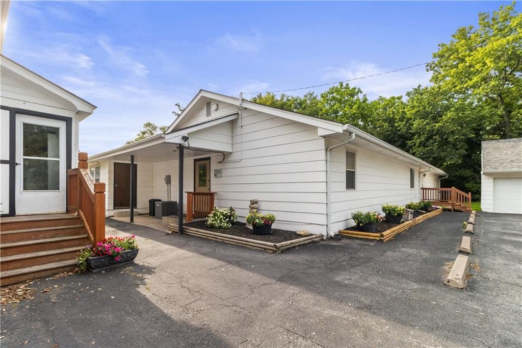 508 SE 12th Street, Oak Grove, MO 64075