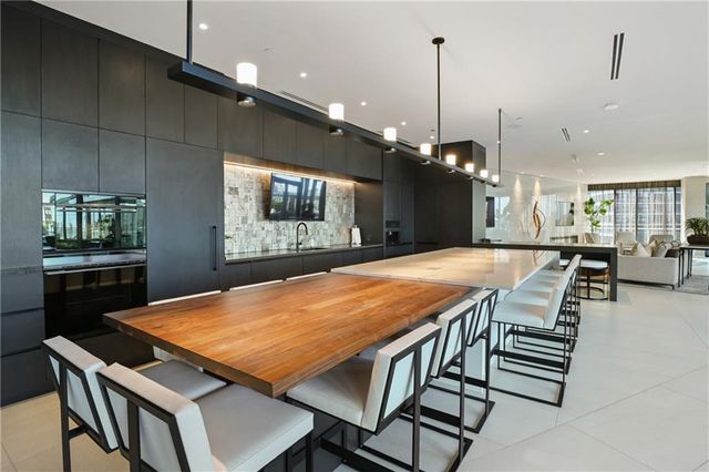 3107 Peachtree NE Road 2003, Atlanta, GA 30305