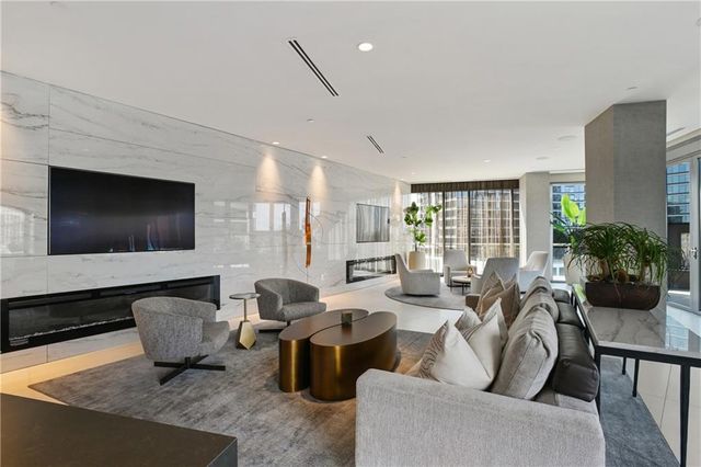 3107 Peachtree NE Road 2003, Atlanta, GA 30305