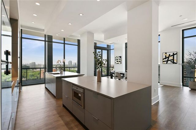 3107 Peachtree NE Road 2003, Atlanta, GA 30305