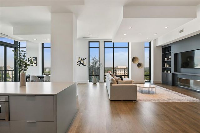 3107 Peachtree NE Road 2003, Atlanta, GA 30305