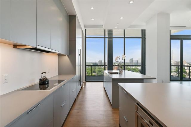 3107 Peachtree NE Road 2003, Atlanta, GA 30305