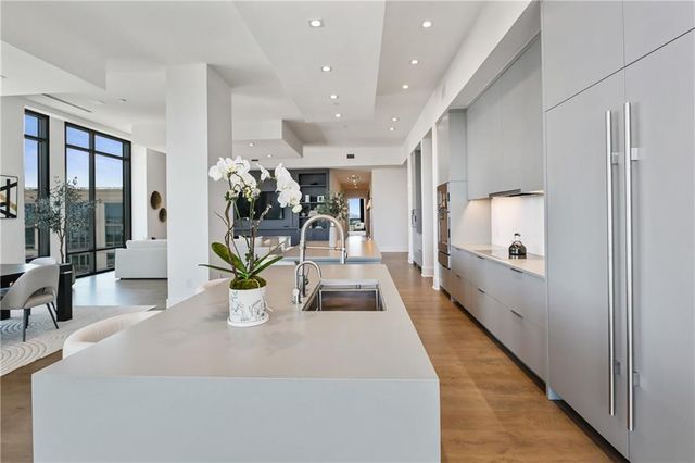 3107 Peachtree NE Road 2003, Atlanta, GA 30305