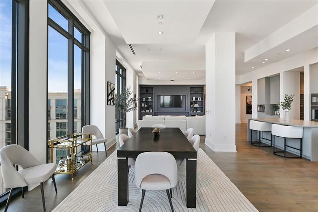 3107 Peachtree NE Road 2003, Atlanta, GA 30305