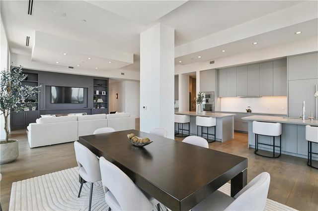 3107 Peachtree NE Road 2003, Atlanta, GA 30305