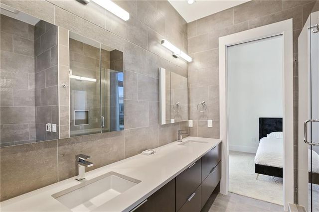 3107 Peachtree NE Road 2003, Atlanta, GA 30305