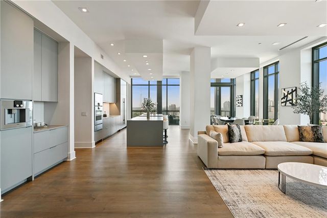 3107 Peachtree NE Road 2003, Atlanta, GA 30305